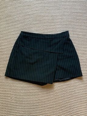 ✰ black pinstripe shorts ✰